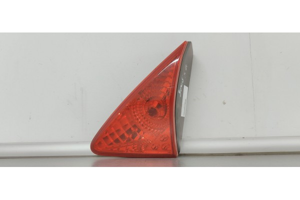 Recambio de piloto trasero derecho interior para peugeot 3008 1.6 hdi 112 fap referencia OEM IAM   