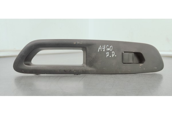 Recambio de mando elevalunas delantero derecho para toyota aygo x 1.0i 72 referencia OEM IAM 742310H040  