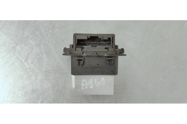 Recambio de resistencia calefaccion para toyota aygo x 1.0i 72 referencia OEM IAM T564665B  