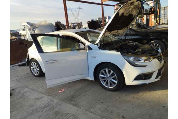 renault megane iv berlina 5p del año 2016