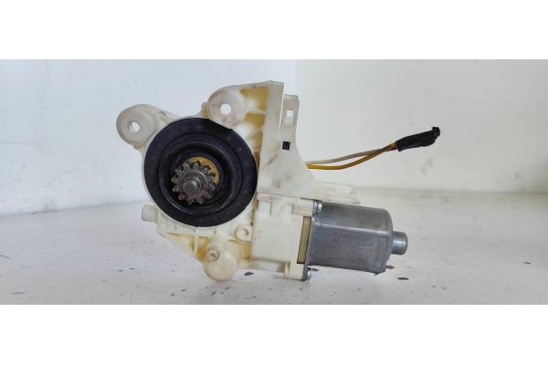 Recambio de motor elevalunas delantero derecho para ford focus berlina (cap) sport referencia OEM IAM 0130822216  