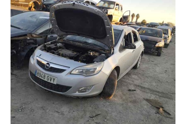 opel astra j lim. del año 2012