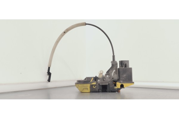 Recambio de cerradura puerta trasera izquierda para volvo v70 familiar 2.4 diesel cat referencia OEM IAM 8626967  