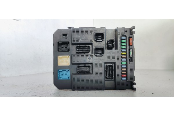 Recambio de caja reles / fusibles para peugeot 207 cc 1.6i 120 referencia OEM IAM 9663798380  