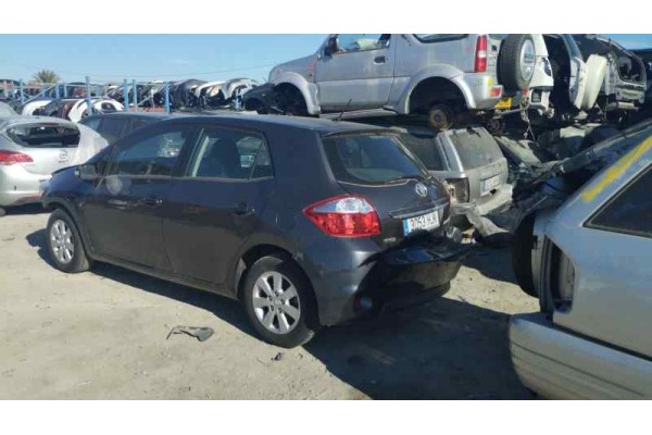 toyota auris del año 2012