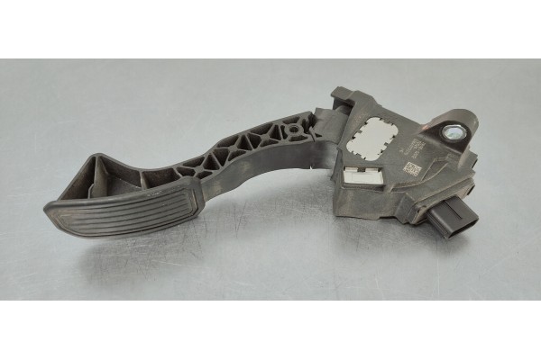 Recambio de pedal acelerador para toyota auris 1.4d4d 90 fap referencia OEM IAM 7811002012  