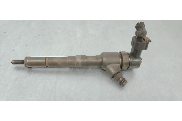 Recambio de inyector para opel corsa c referencia OEM IAM 0445110083  
