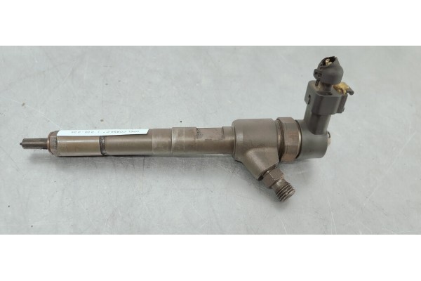 Recambio de inyector para opel corsa c referencia OEM IAM 0445110083  