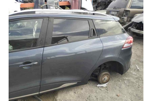 Recambio de puerta trasera izquierda para renault clio iv grandtour 1.5 dci 90 fap referencia OEM IAM   