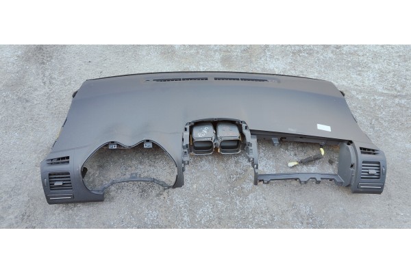 Recambio de salpicadero para toyota auris 1.4d4d 90 fap referencia OEM IAM   