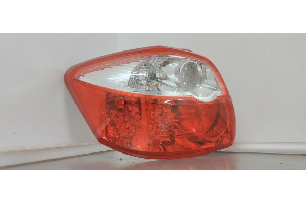 Recambio de piloto trasero izquierdo para toyota auris 1.4d4d 90 fap referencia OEM IAM 8156002540  