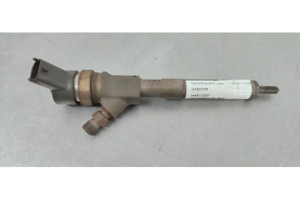 Recambio de inyector para toyota auris luna+ referencia OEM IAM 0445110227  