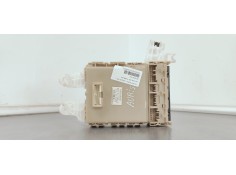 Recambio de caja reles / fusibles para toyota auris 1.4d4d 90 fap referencia OEM IAM 8273002J70A  