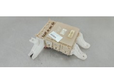 Recambio de caja reles / fusibles para toyota auris 1.4d4d 90 fap referencia OEM IAM 8273002J70A  