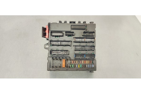 Recambio de caja reles / fusibles para opel vectra c berlina comfort referencia OEM IAM 13205774  