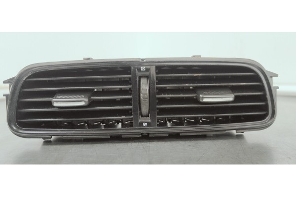 Recambio de rejilla aireadora para renault clio iv grandtour 1.5 dci 90 fap referencia OEM IAM 687502204R  