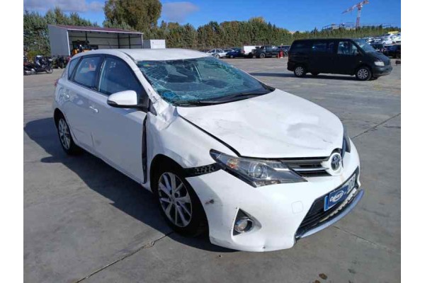 toyota auris del año 2015