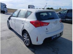 toyota auris del año 2015