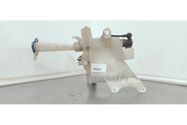 Recambio de deposito limpia para toyota auris 1.6 i 132 referencia OEM IAM 8531002490  