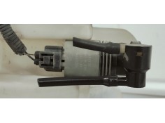 Recambio de deposito limpia para toyota auris 1.6 i 132 referencia OEM IAM 8531002490  