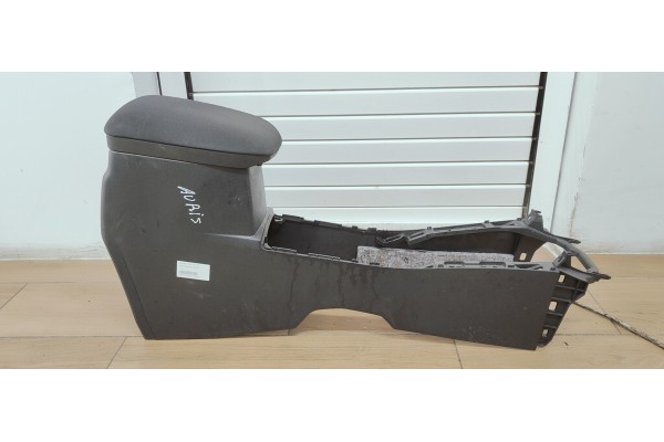 Recambio de apoyabrazos central para toyota auris 1.6 i 132 referencia OEM IAM   