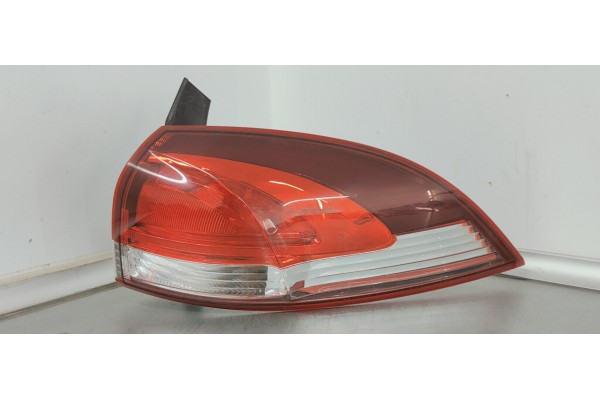 Recambio de piloto trasero derecho para renault clio iv grandtour 1.5 dci 90 fap referencia OEM IAM 265507408R  