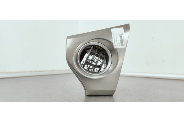 Recambio de rejilla aireadora para toyota auris 1.6 i 132 referencia OEM IAM 20733  