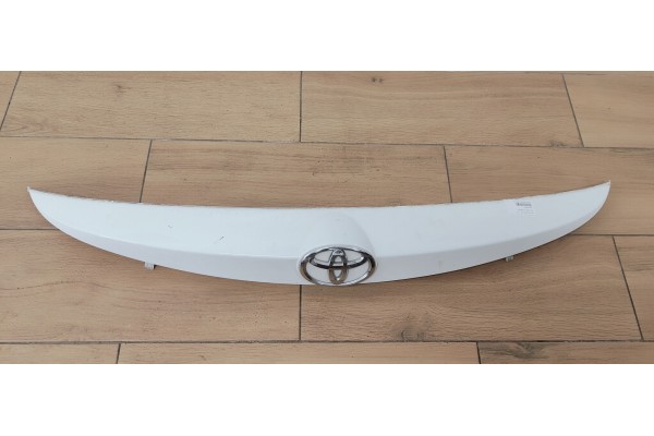 Recambio de molduras traseras para toyota auris 1.6 i 132 referencia OEM IAM 7681102790  