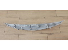 Recambio de molduras traseras para toyota auris 1.6 i 132 referencia OEM IAM 7681102790  