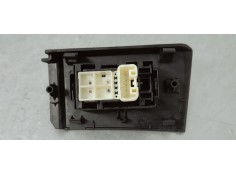 Recambio de mando elevalunas trasero izquierdo para toyota auris 1.6 i 132 referencia OEM IAM 7427202630  