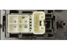 Recambio de mando elevalunas trasero izquierdo para toyota auris 1.6 i 132 referencia OEM IAM 7427202630  