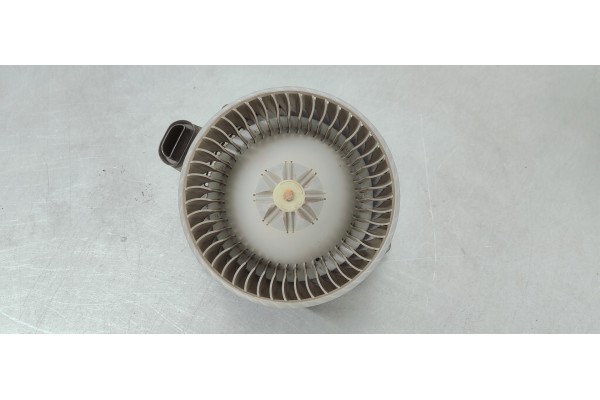 Recambio de ventilador calefaccion para toyota auris 1.6 i 132 referencia OEM IAM AV2727008085  