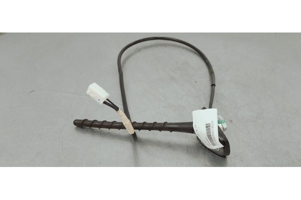 Recambio de antena para toyota auris 1.6 i 132 referencia OEM IAM V308998C  