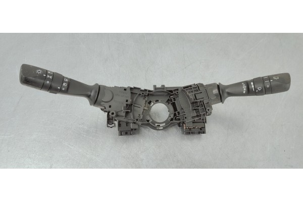 Recambio de mando multifuncion para toyota auris 1.6 i 132 referencia OEM IAM 17F852  