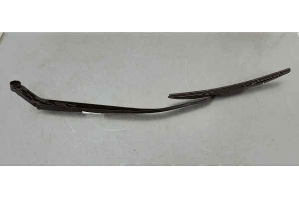 Recambio de brazo limpia delantero derecho para toyota auris 1.6 i 132 referencia OEM IAM   