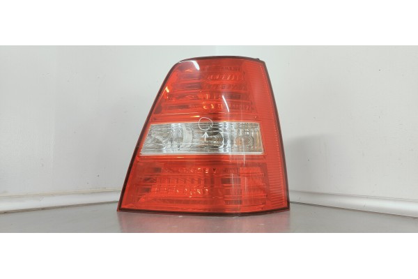 Recambio de piloto trasero derecho para kia sorento 2.5 crdi ex referencia OEM IAM 9243E5  