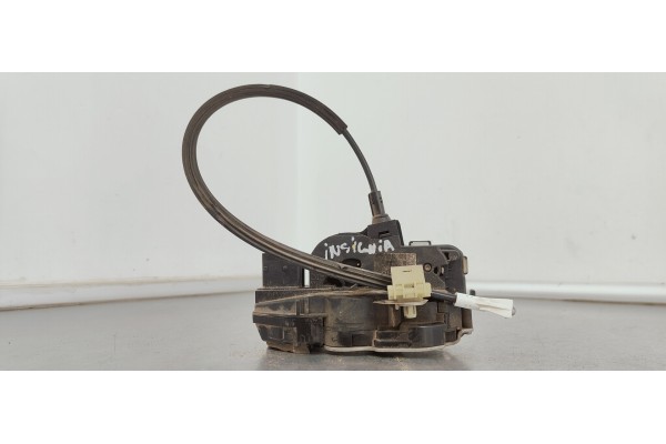 Recambio de cerradura puerta delantera derecha para opel insignia berlina 2.0cdti 130 fap referencia OEM IAM 3023880  