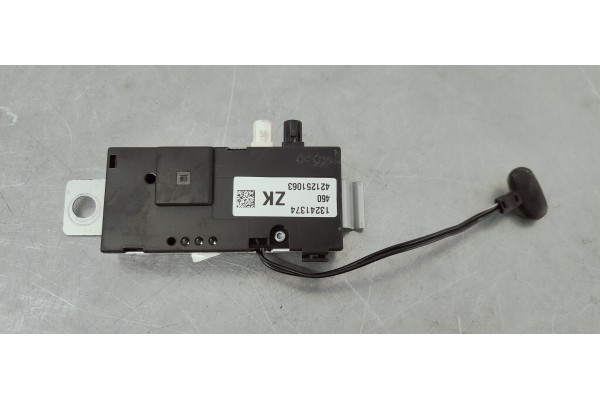 Recambio de antena para opel insignia berlina 2.0cdti 130 fap referencia OEM IAM 13241374  