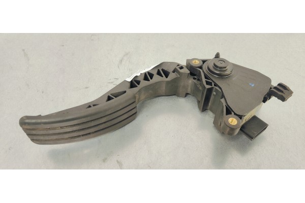 Recambio de pedal acelerador para renault megane iii coupe 1.5 dci 110 fap referencia OEM IAM 180020022R  