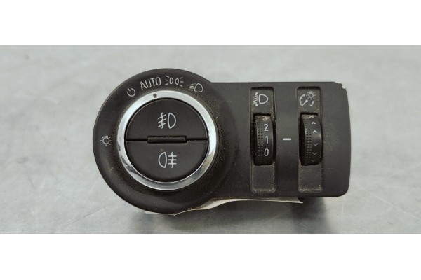 Recambio de mando luces para opel insignia berlina 2.0cdti 130 fap referencia OEM IAM 13268702  