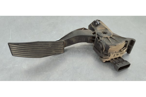 Recambio de pedal acelerador para opel insignia berlina 2.0cdti 130 fap referencia OEM IAM 13237352  