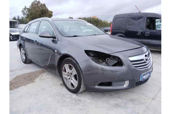 opel insignia berlina del año 2012