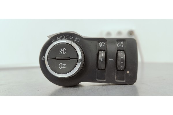 Recambio de mando luces para opel astra j lim. 1.6 i 115 referencia OEM IAM 13268702  