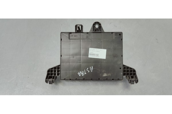 Recambio de caja reles / fusibles para opel astra j lim. 1.6 i 115 referencia OEM IAM 13302300  