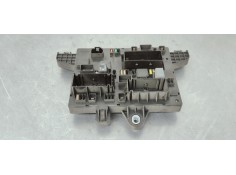 Recambio de caja reles / fusibles para opel astra j lim. 1.6 i 115 referencia OEM IAM 13302300  