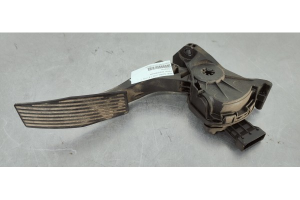 Recambio de pedal acelerador para opel astra j lim. 1.6 i 115 referencia OEM IAM 13252702  