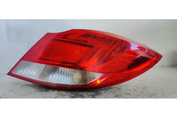 Recambio de piloto trasero derecho para opel insignia berlina edition referencia OEM IAM 13226837  