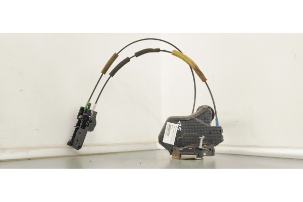 Recambio de cerradura puerta trasera derecha para toyota avensis wagon (t25) 2.2 d4d 180 referencia OEM IAM A046693  