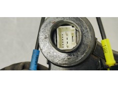 Recambio de cerradura puerta trasera derecha para toyota avensis wagon (t25) 2.2 d4d 180 referencia OEM IAM A046693  