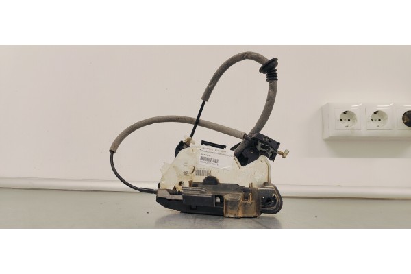 Recambio de cerradura puerta delantera izquierda para skoda rapid 1.6 tdi 105 fap referencia OEM IAM 5E1837015A  